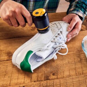簡單 3 步驟，在家就有專業球鞋護理！飛利浦推出首支電動洗鞋機，清洗愛鞋就這麼輕鬆