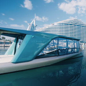 全球第一艘無排放「電動遊艇 ICON 號」！穿梭卓美亞古堡酒店群中