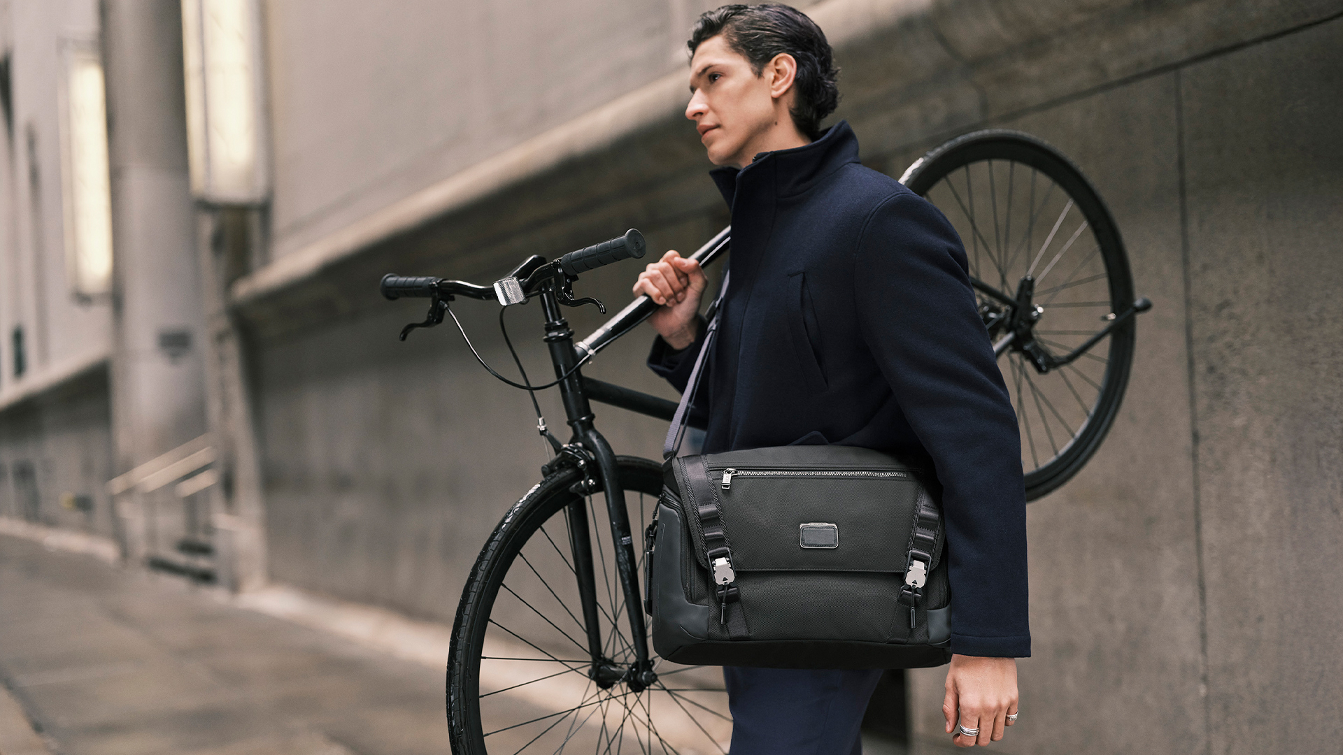 TUMI_FW25新品_Alpha Bravo系列 Roadstead郵差包 NT600 - men's uno Taiwan