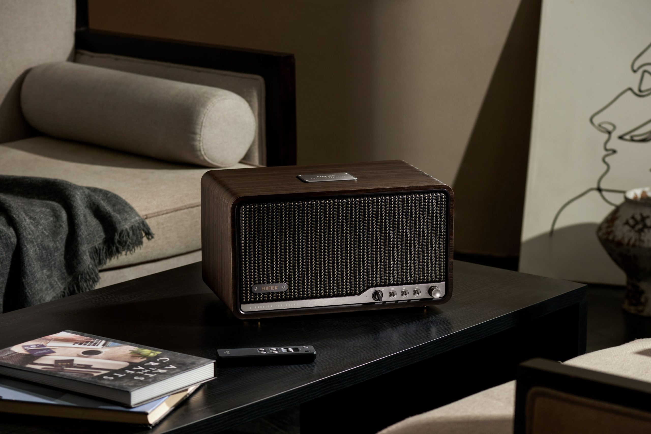 4 EDIFIER S300 作為 Hi-Fi 級旗艦一體式藍牙喇叭能呈現細膩通透的高音與深沉有力的低音還原更真實的音樂細節 - men's uno Taiwan