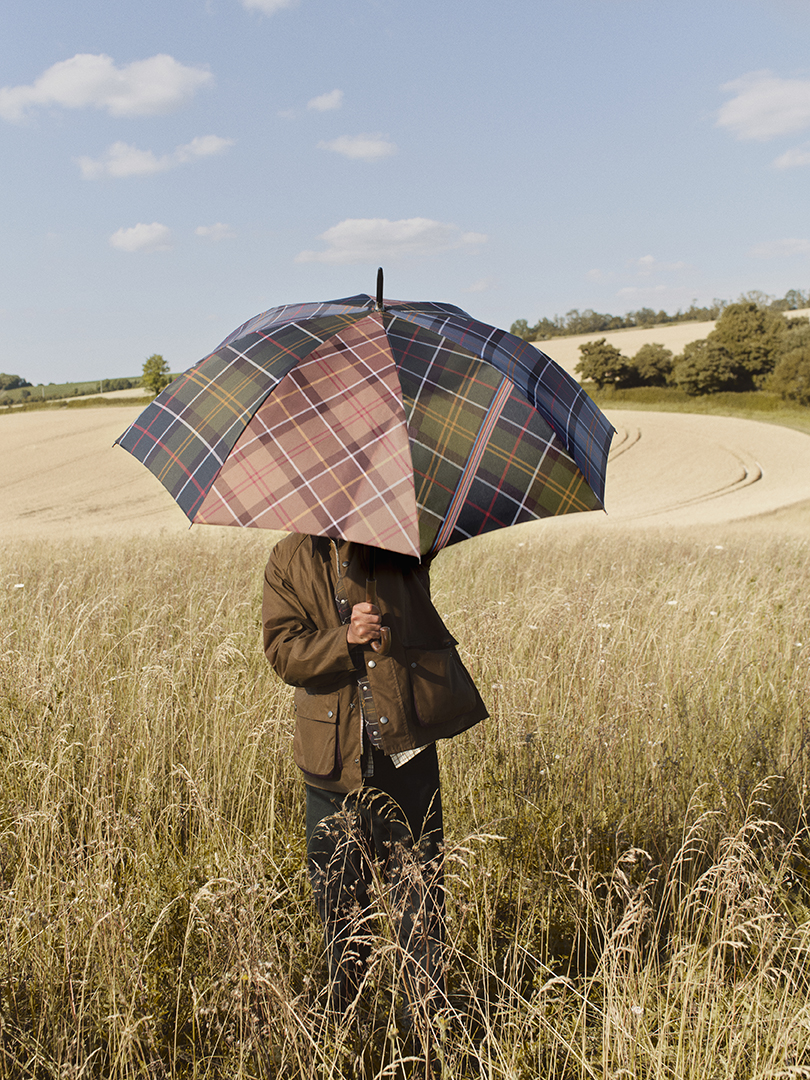_Barbour x Paul Smith_長柄雨傘 售價3,000元, OS Bedale油布外套 售價22,500元 - men's uno Taiwan