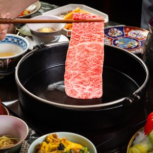 郭董最愛!台北頂級京都壽喜燒「祇園.禪院」首創厚切和牛紐約客饗宴|men’s uno